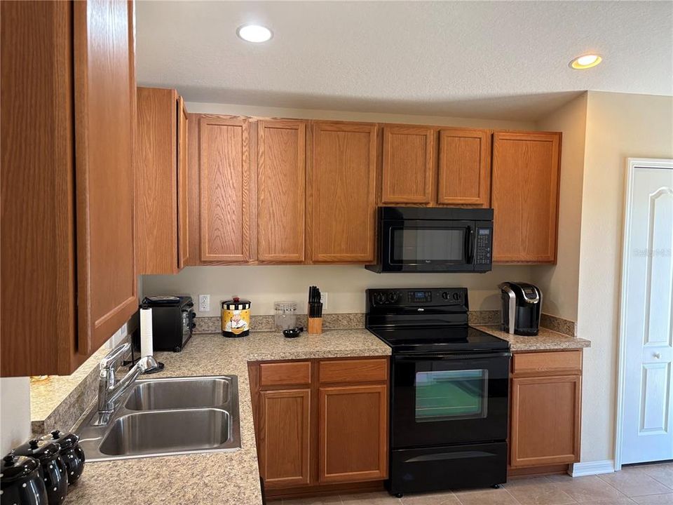 For Sale: $320,000 (3 beds, 2 baths, 1484 Square Feet)