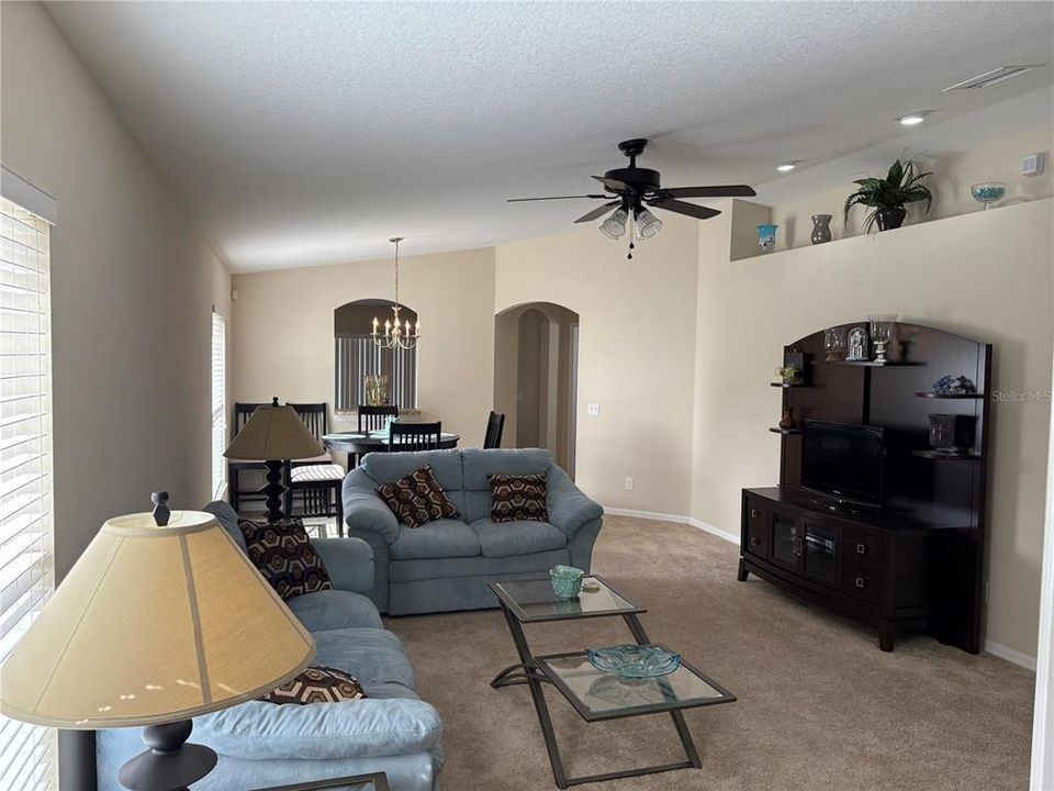 For Sale: $320,000 (3 beds, 2 baths, 1484 Square Feet)