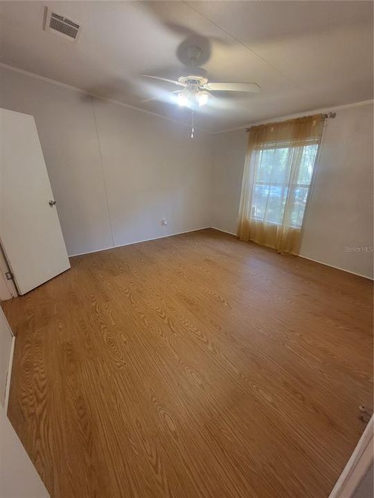 For Sale: $155,000 (3 beds, 2 baths, 1296 Square Feet)