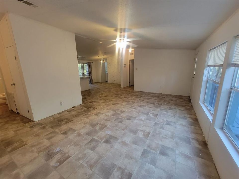 For Sale: $155,000 (3 beds, 2 baths, 1296 Square Feet)
