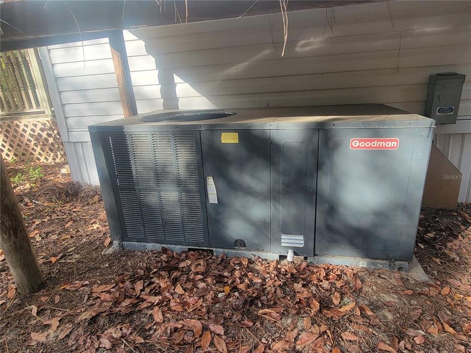 For Sale: $155,000 (3 beds, 2 baths, 1296 Square Feet)