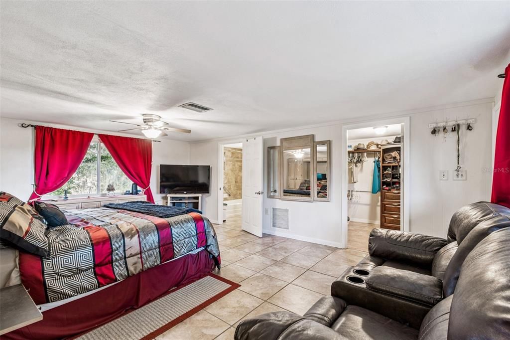 For Sale: $589,900 (3 beds, 2 baths, 3206 Square Feet)