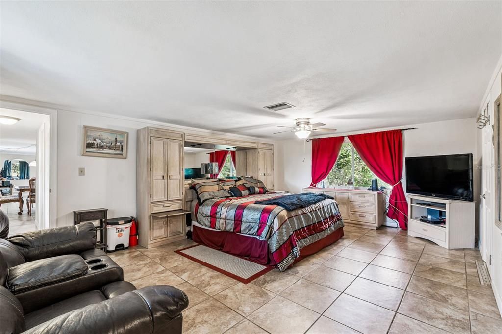 For Sale: $589,900 (3 beds, 2 baths, 3206 Square Feet)