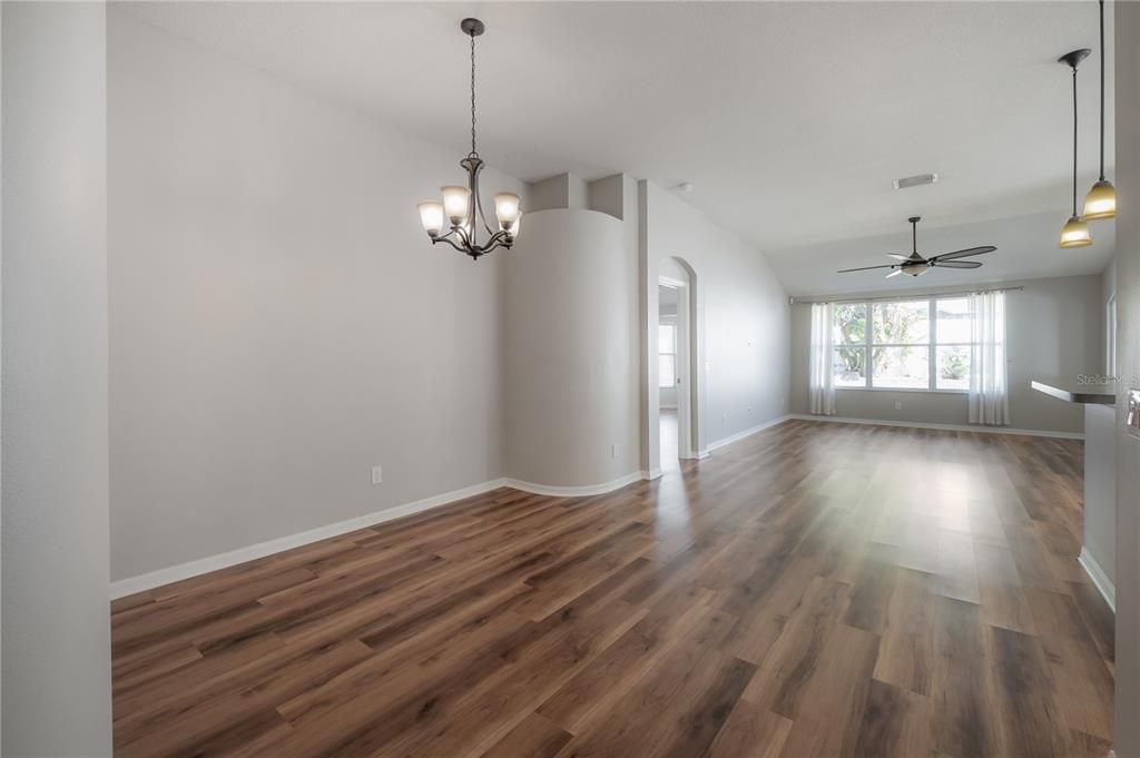 Activo con contrato: $2,195 (3 camas, 2 baños, 1888 Pies cuadrados)