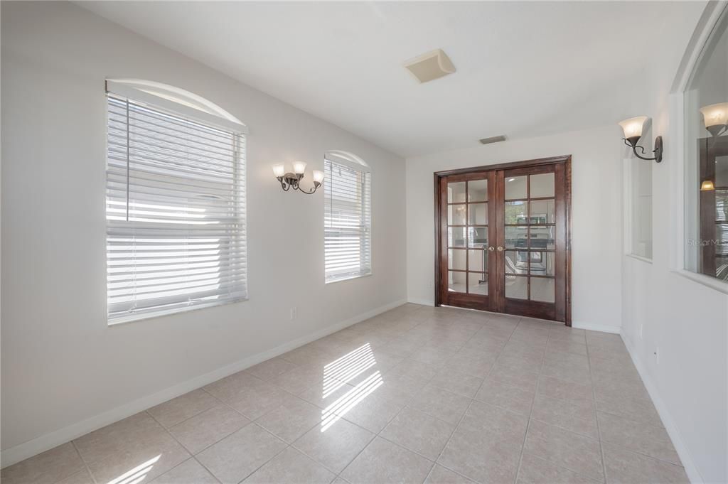 Activo con contrato: $2,195 (3 camas, 2 baños, 1888 Pies cuadrados)