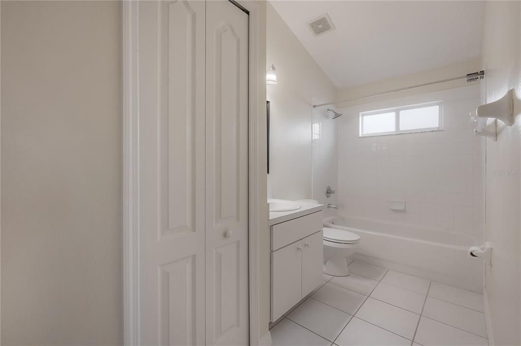 Activo con contrato: $2,195 (3 camas, 2 baños, 1888 Pies cuadrados)