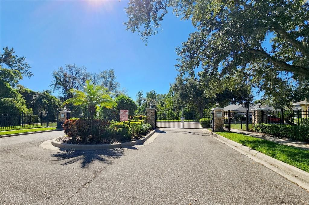 Activo con contrato: $2,195 (3 camas, 2 baños, 1888 Pies cuadrados)