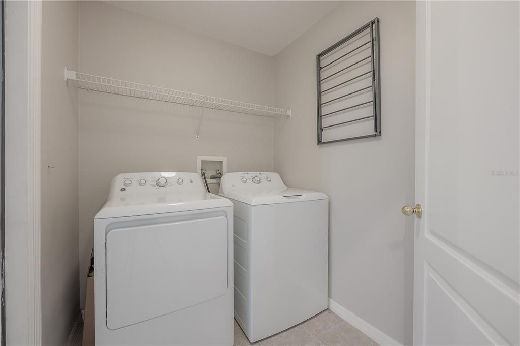 Activo con contrato: $2,195 (3 camas, 2 baños, 1888 Pies cuadrados)