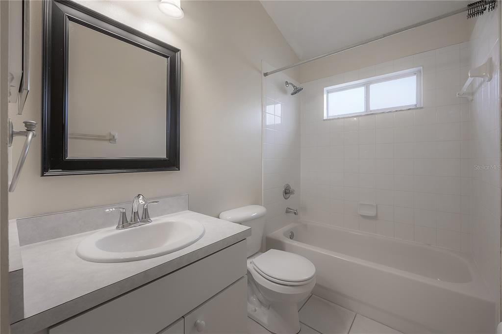 Activo con contrato: $2,195 (3 camas, 2 baños, 1888 Pies cuadrados)