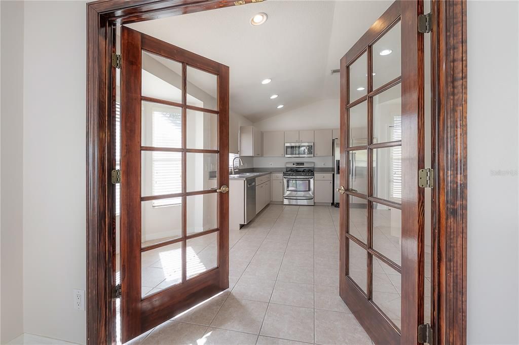 Activo con contrato: $2,195 (3 camas, 2 baños, 1888 Pies cuadrados)