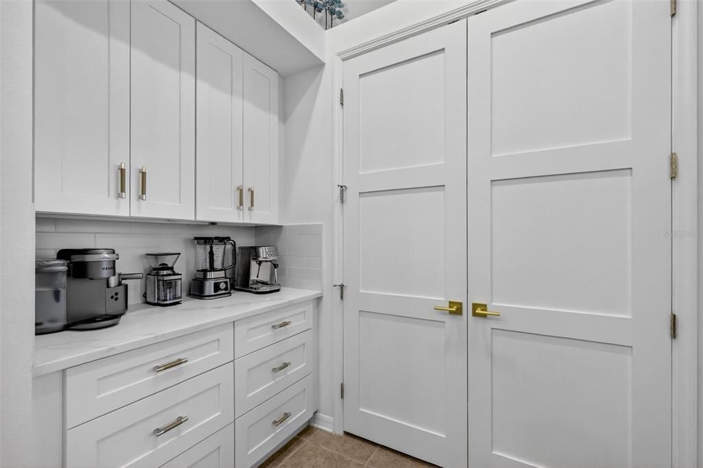 待售: $680,000 (4 贝兹, 2 浴室, 3086 平方英尺)