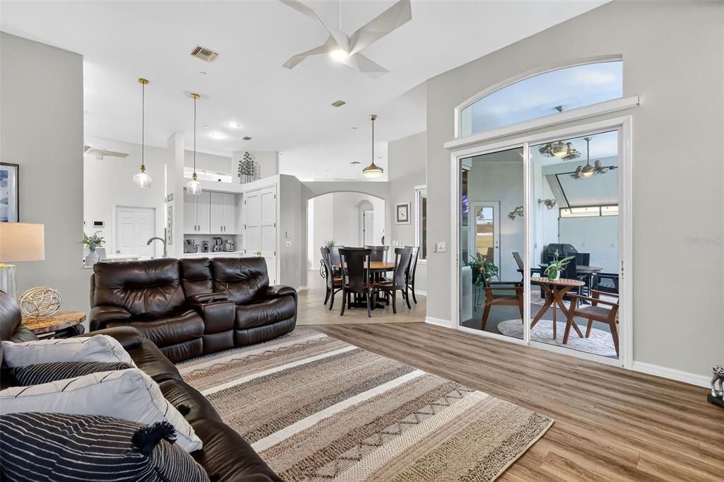 待售: $680,000 (4 贝兹, 2 浴室, 3086 平方英尺)