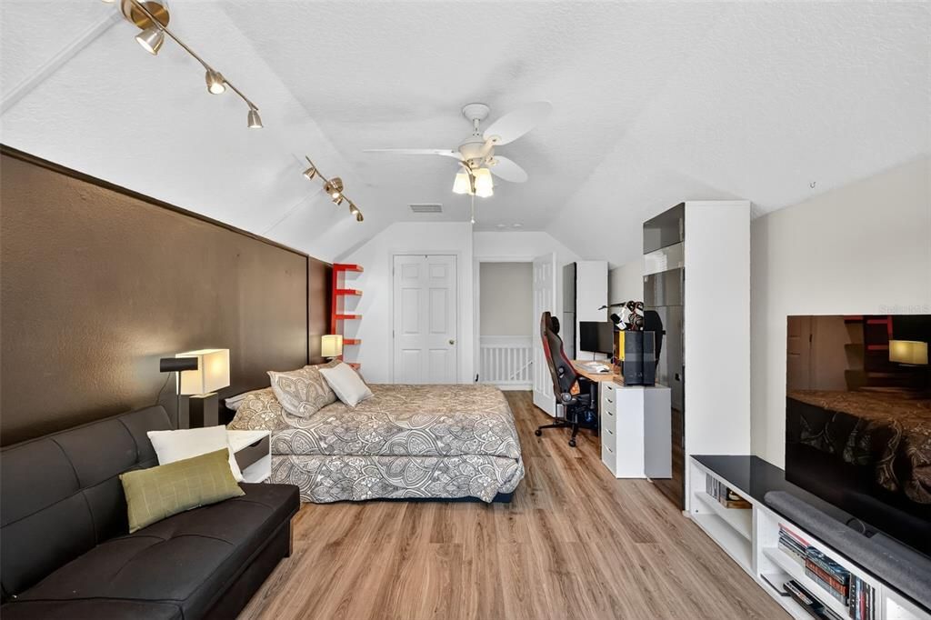 待售: $680,000 (4 贝兹, 2 浴室, 3086 平方英尺)