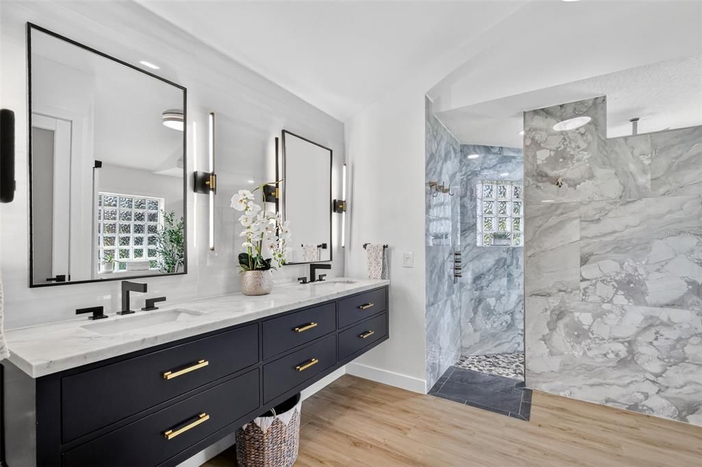 待售: $680,000 (4 贝兹, 2 浴室, 3086 平方英尺)