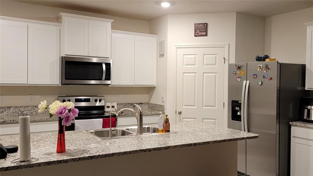 En Renta: $2,400 (4 camas, 2 baños, 1830 Pies cuadrados)