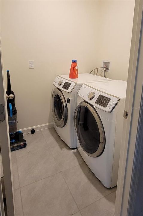 En Renta: $2,400 (4 camas, 2 baños, 1830 Pies cuadrados)