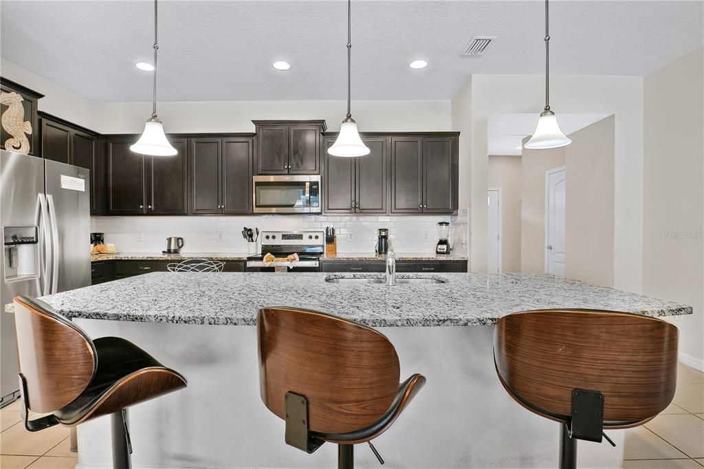 Под контрактом: $399,000 (5 спален, 4 ванн, 2263 Квадратных фут)