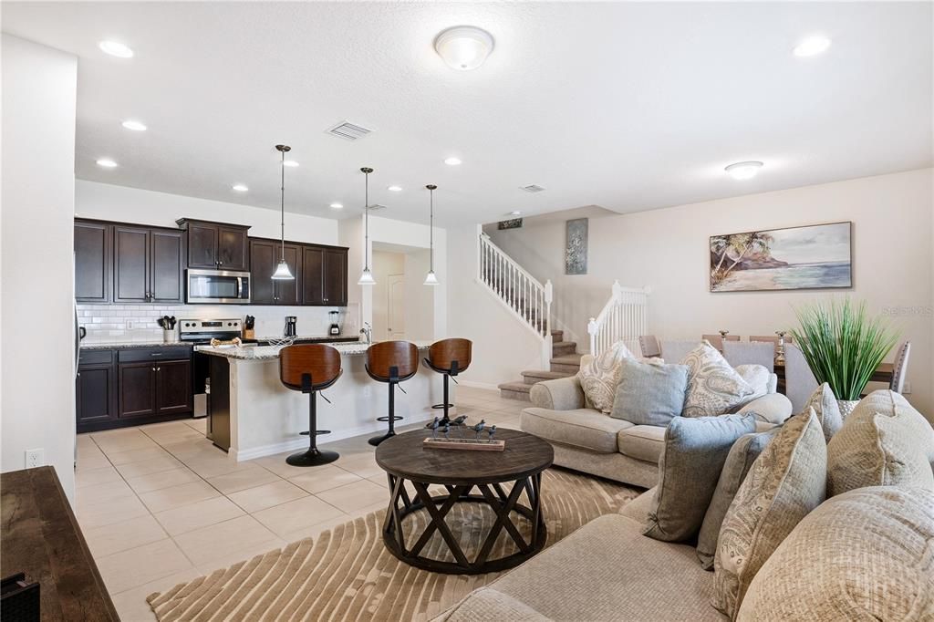 Под контрактом: $399,000 (5 спален, 4 ванн, 2263 Квадратных фут)