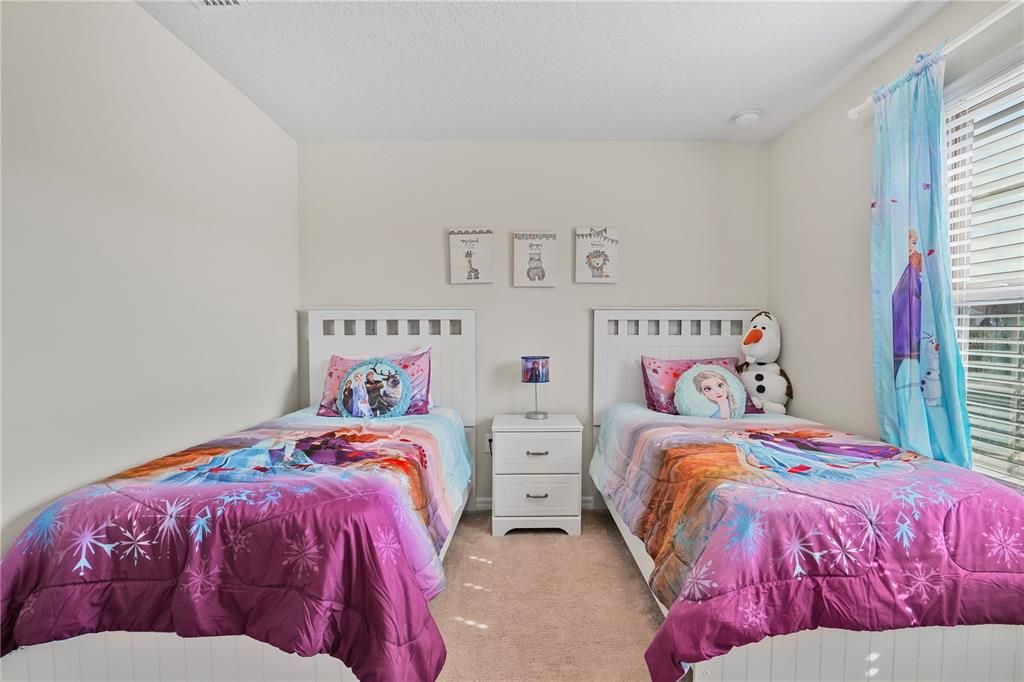 Под контрактом: $399,000 (5 спален, 4 ванн, 2263 Квадратных фут)