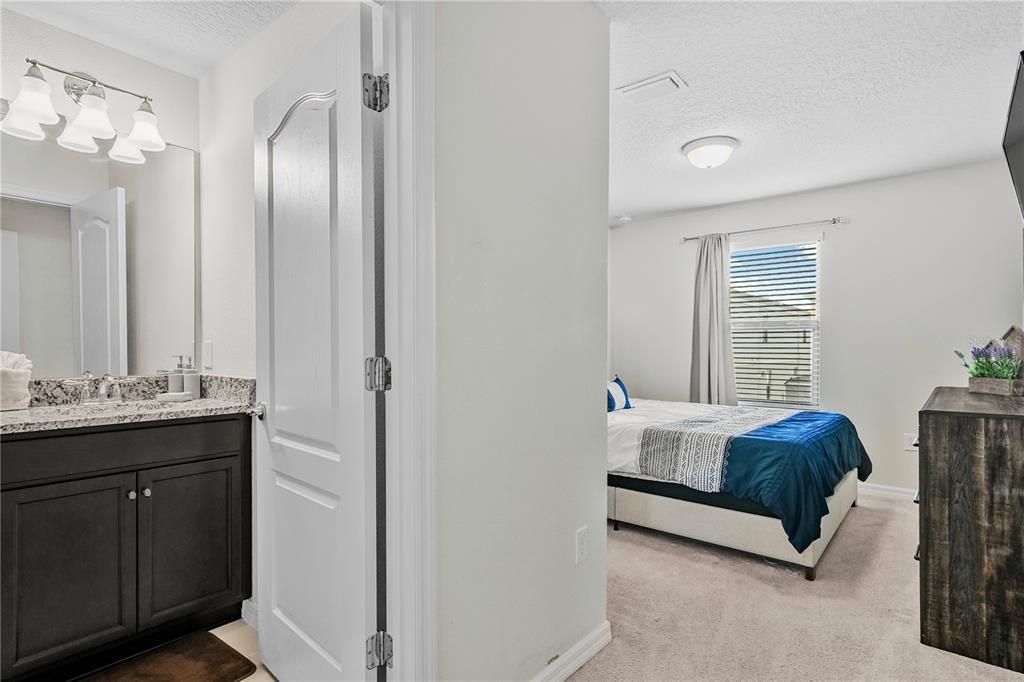 Под контрактом: $399,000 (5 спален, 4 ванн, 2263 Квадратных фут)