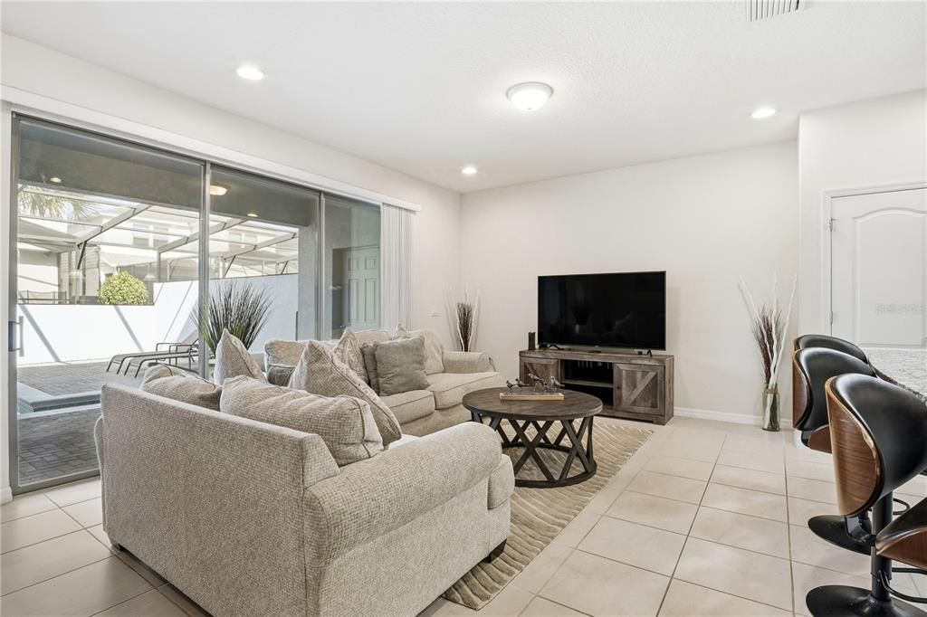 Под контрактом: $399,000 (5 спален, 4 ванн, 2263 Квадратных фут)