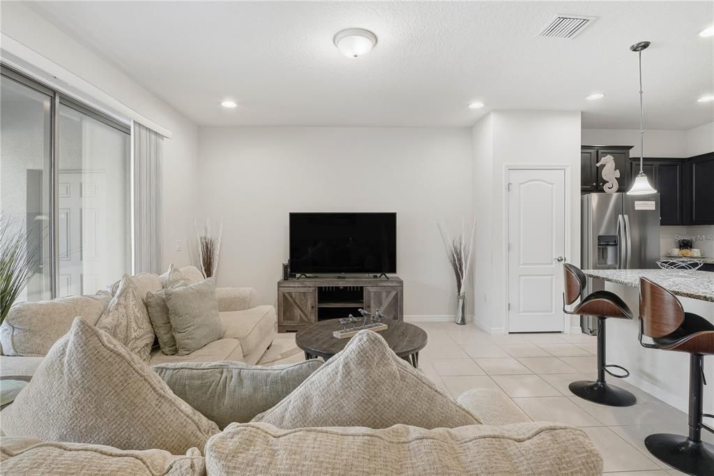 Под контрактом: $399,000 (5 спален, 4 ванн, 2263 Квадратных фут)