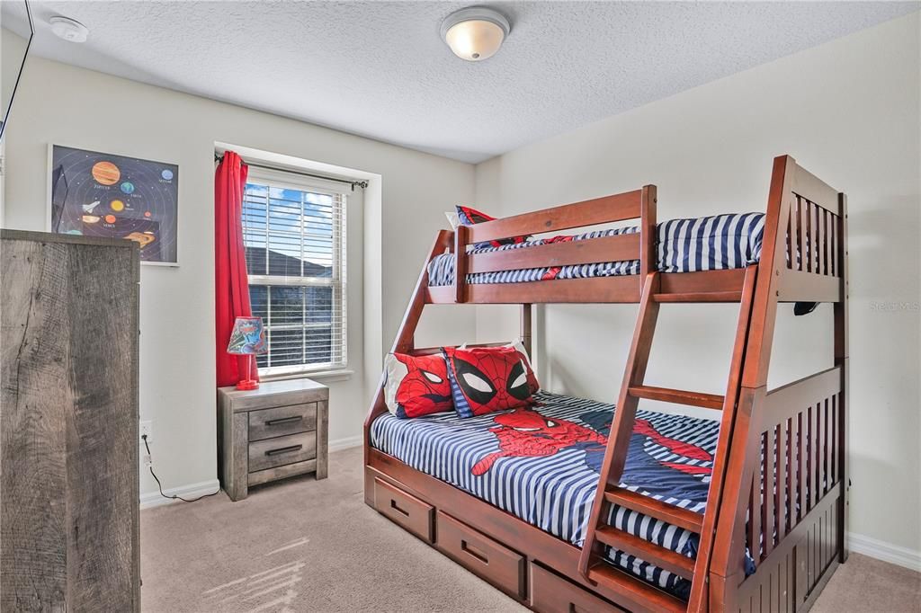 Под контрактом: $399,000 (5 спален, 4 ванн, 2263 Квадратных фут)