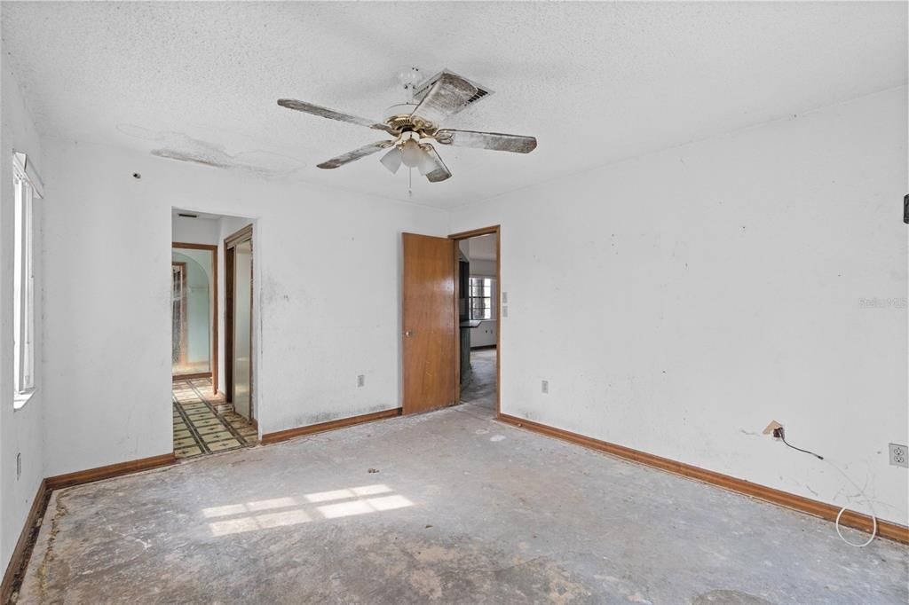 For Sale: $215,000 (2 beds, 2 baths, 1590 Square Feet)