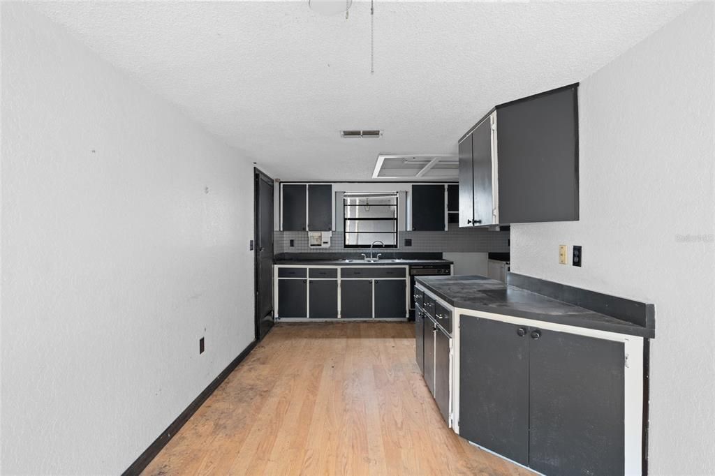 For Sale: $215,000 (2 beds, 2 baths, 1590 Square Feet)