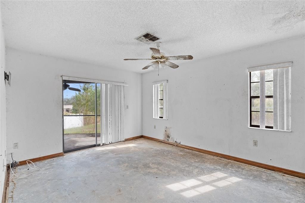 For Sale: $215,000 (2 beds, 2 baths, 1590 Square Feet)