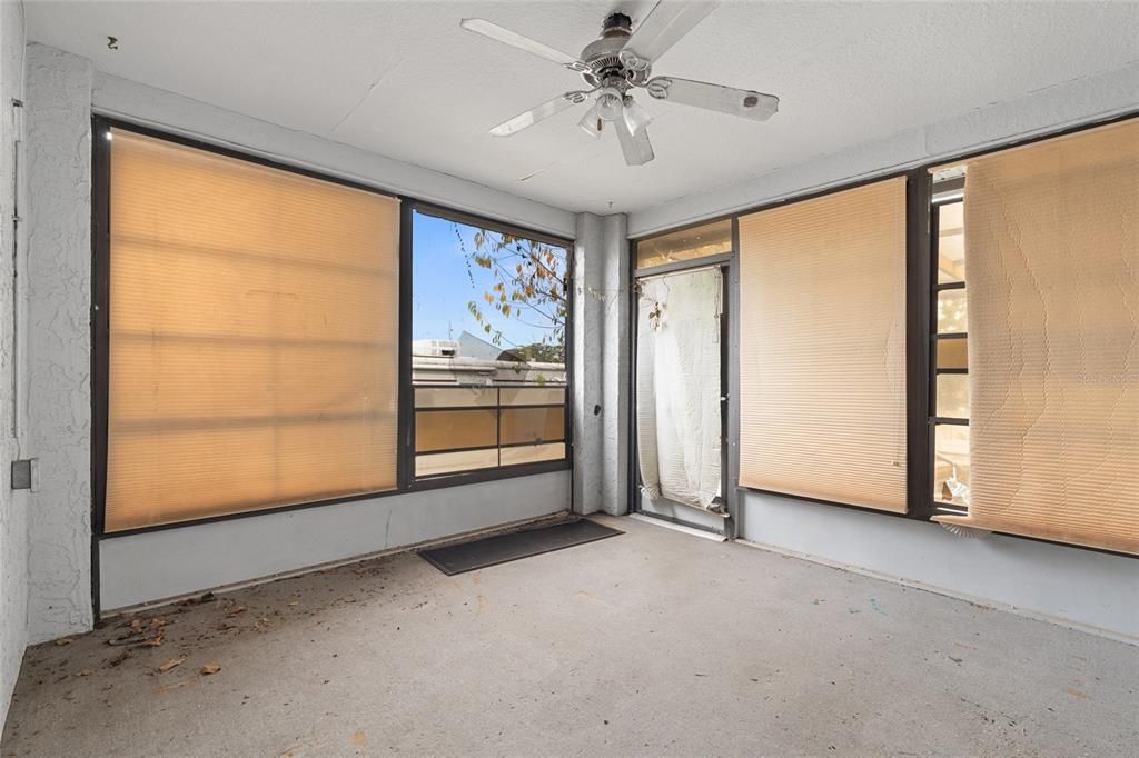 For Sale: $215,000 (2 beds, 2 baths, 1590 Square Feet)