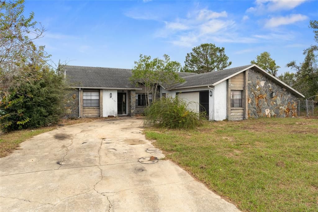 For Sale: $215,000 (2 beds, 2 baths, 1590 Square Feet)