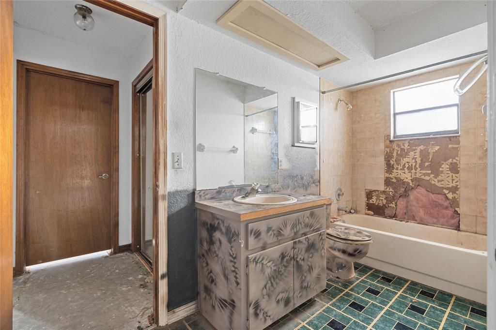 For Sale: $215,000 (2 beds, 2 baths, 1590 Square Feet)