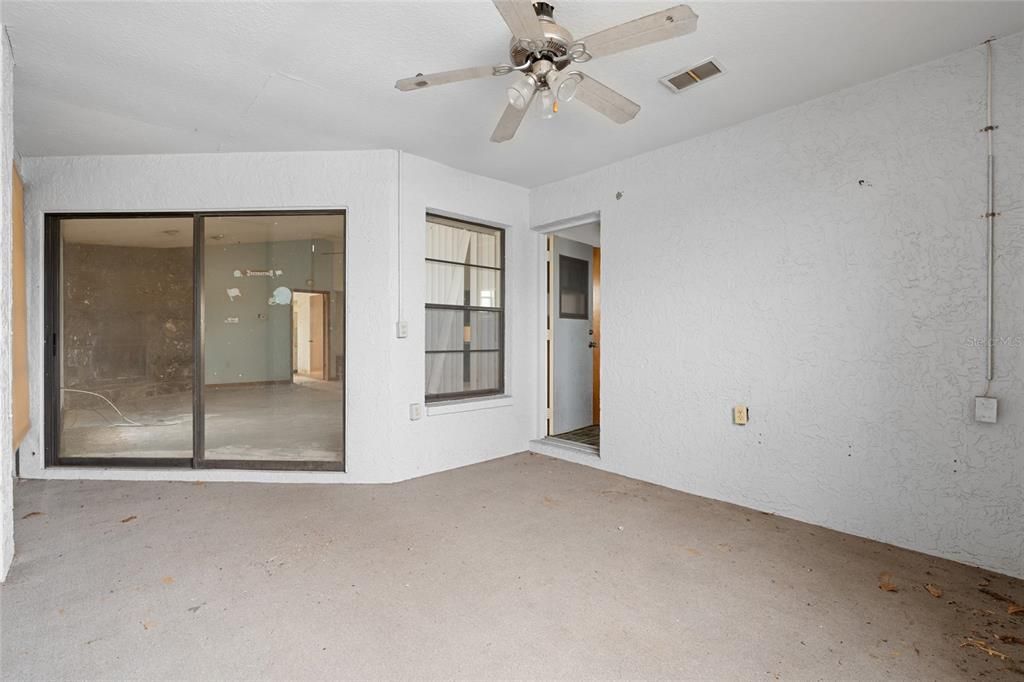 For Sale: $215,000 (2 beds, 2 baths, 1590 Square Feet)