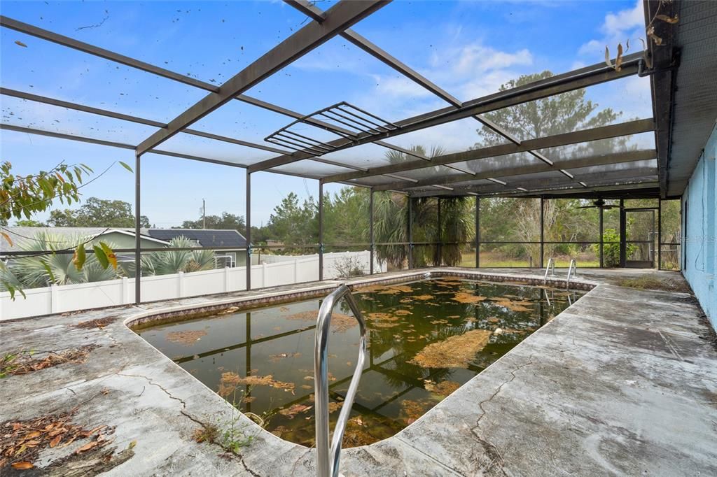 For Sale: $215,000 (2 beds, 2 baths, 1590 Square Feet)