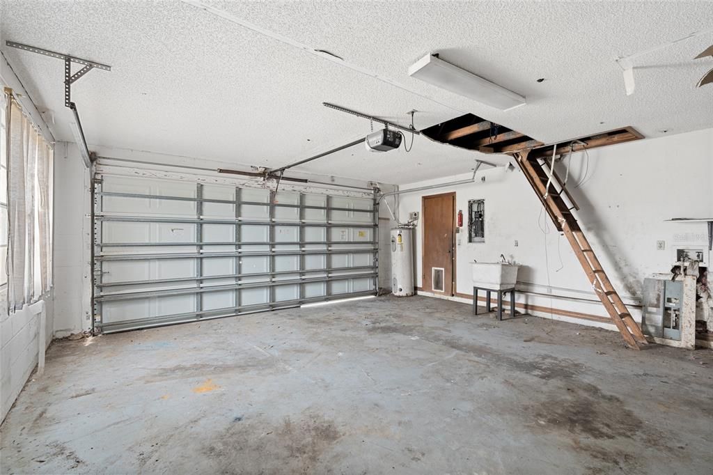 For Sale: $215,000 (2 beds, 2 baths, 1590 Square Feet)