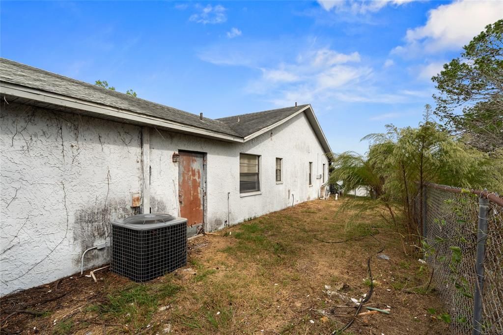 For Sale: $215,000 (2 beds, 2 baths, 1590 Square Feet)