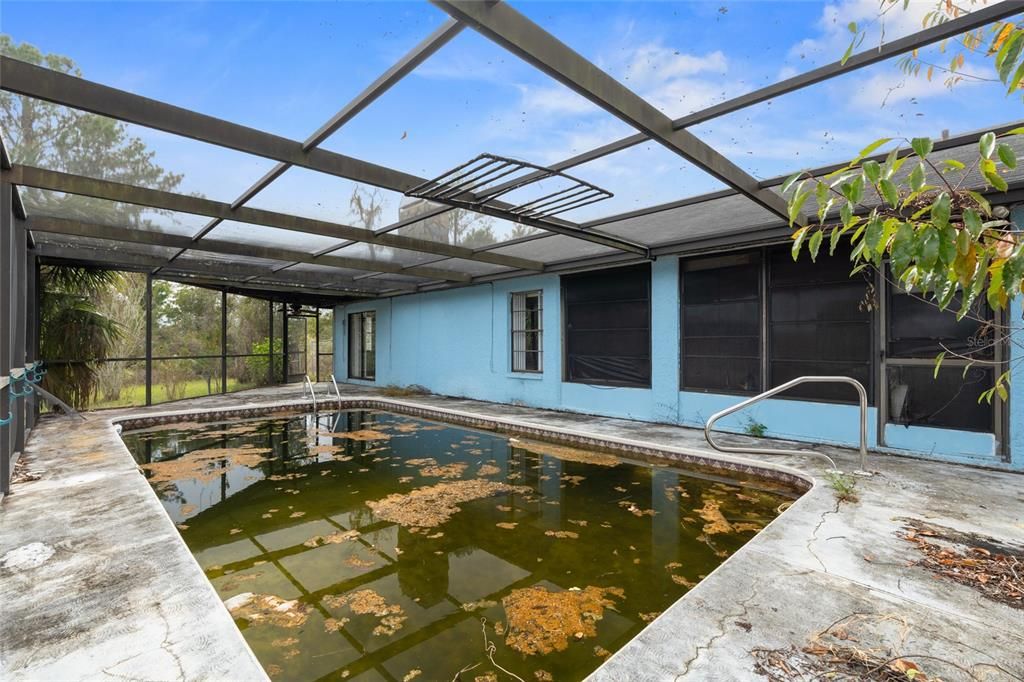 For Sale: $215,000 (2 beds, 2 baths, 1590 Square Feet)