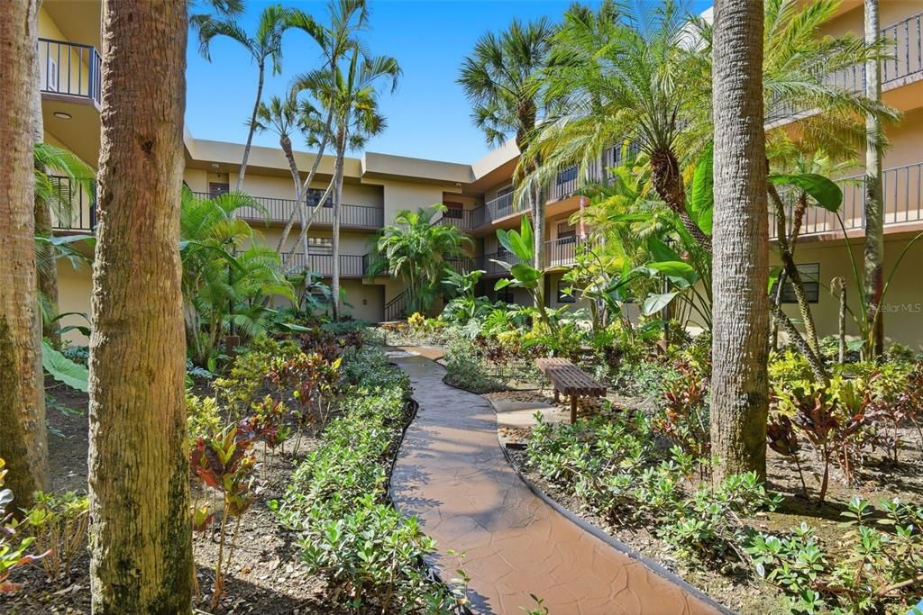 На продажу: $279,900 (2 спален, 2 ванн, 936 Квадратных фут)