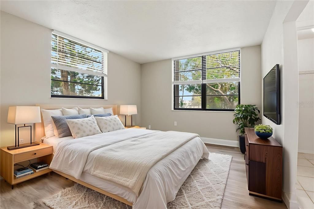 На продажу: $279,900 (2 спален, 2 ванн, 936 Квадратных фут)