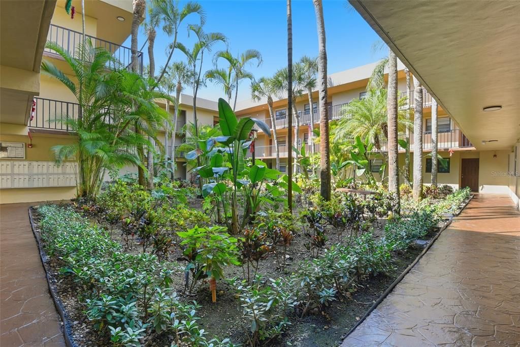 На продажу: $279,900 (2 спален, 2 ванн, 936 Квадратных фут)