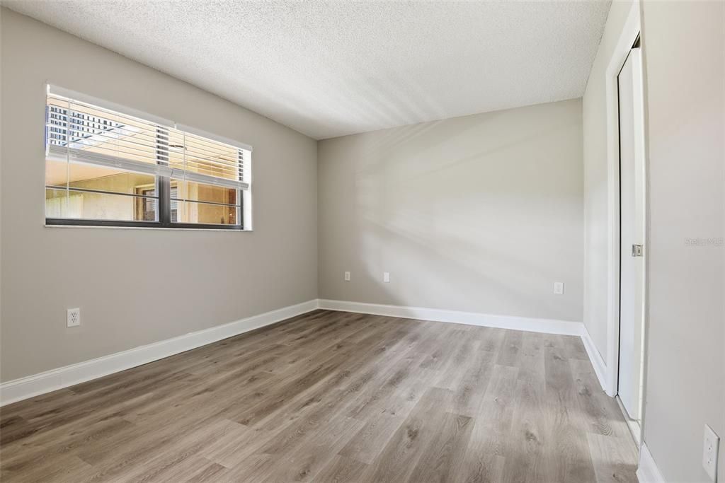 На продажу: $279,900 (2 спален, 2 ванн, 936 Квадратных фут)