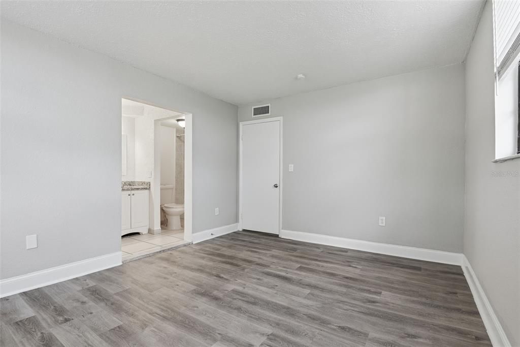 На продажу: $279,900 (2 спален, 2 ванн, 936 Квадратных фут)