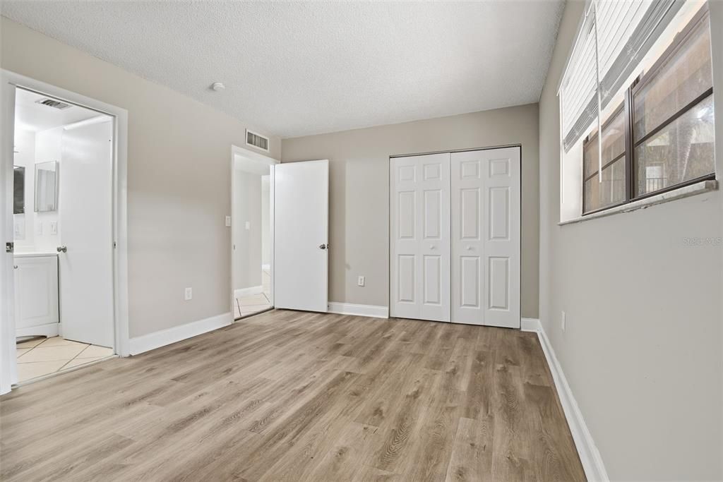 На продажу: $279,900 (2 спален, 2 ванн, 936 Квадратных фут)