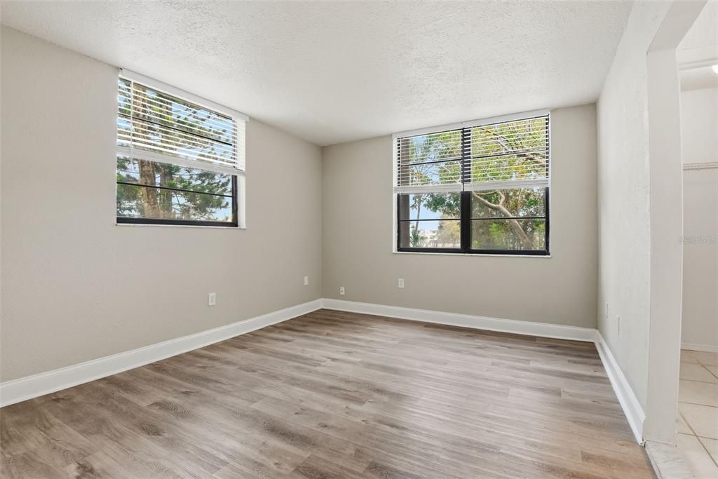 На продажу: $279,900 (2 спален, 2 ванн, 936 Квадратных фут)