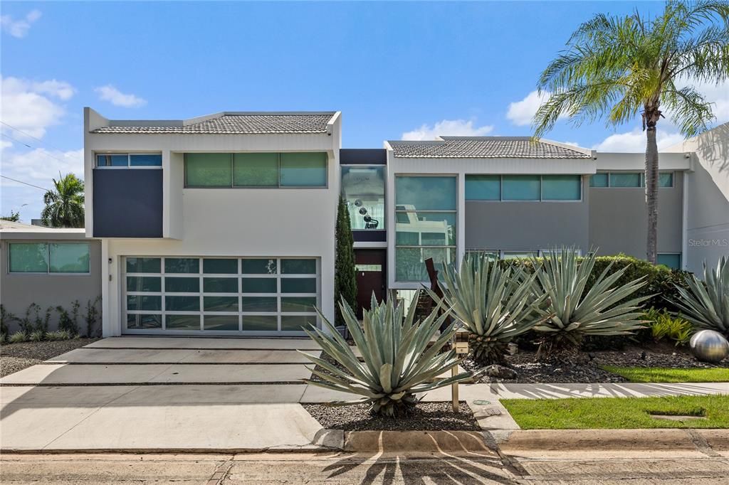 合同活跃: $1,350,000 (4 贝兹, 4 浴室, 2890 平方英尺)