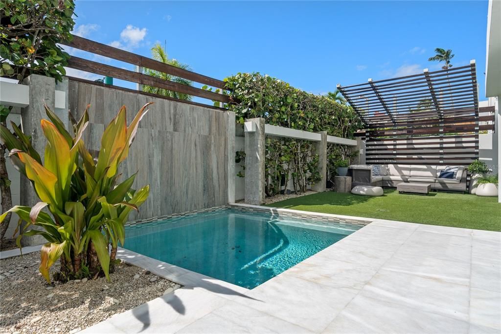 合同活跃: $1,350,000 (4 贝兹, 4 浴室, 2890 平方英尺)