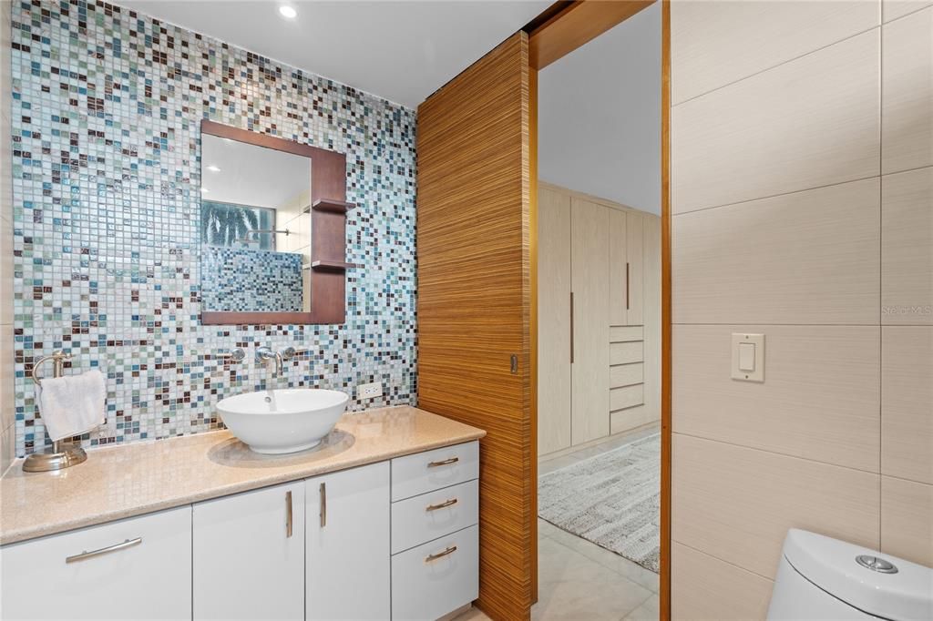 合同活跃: $1,350,000 (4 贝兹, 4 浴室, 2890 平方英尺)