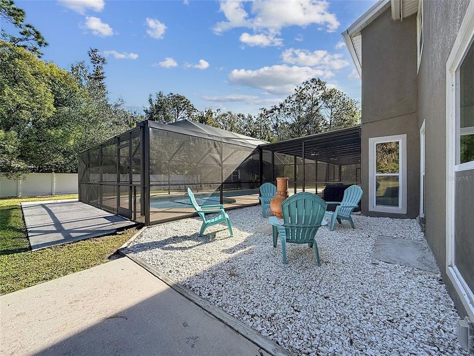 Activo con contrato: $690,000 (3 camas, 3 baños, 2849 Pies cuadrados)