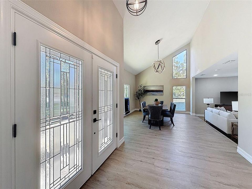 Activo con contrato: $690,000 (3 camas, 3 baños, 2849 Pies cuadrados)